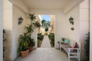 68 Live Oak Cir, Tequesta, FL 33469, Sold 06/02/23