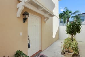 68 Live Oak Cir, Tequesta, FL 33469, Sold 06/02/23