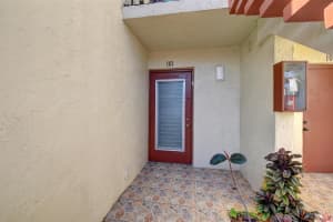 10 Willowbrook Ln APT 101, Delray Beach, FL 33446, Sold 07/10/23