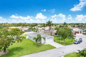 4577 SW 14th St, Deerfield Beach, FL 33442, Sold 04/17/23