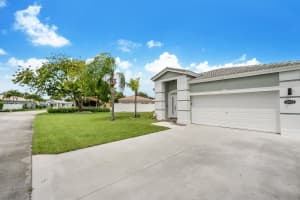 4577 SW 14th St, Deerfield Beach, FL 33442, Sold 04/17/23