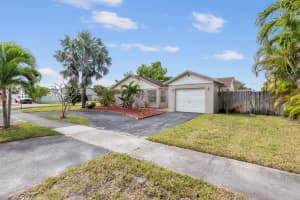 19460 NW 57th Ct, Hialeah, FL 33015, Sold 04/07/23