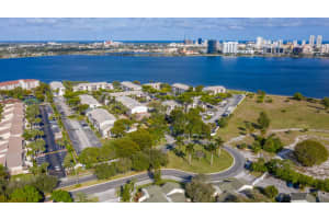 752 Executive Center Dr APT 37, West Palm Beach, FL 33401, Sold 04/20/23