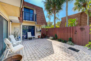 1420 Augusta Cir APT 127, Delray Beach, FL 33445, Sold 04/23/23