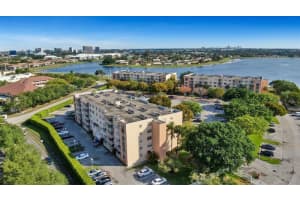 480 Executive Center Dr #2k, West Palm Beach, FL 33401, Sold 05/11/23