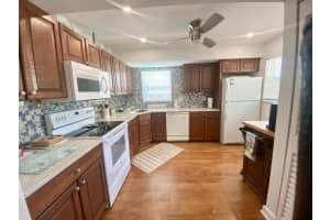 4 Colonial Club Dr, Boynton Beach, FL 33435, Sold 04/17/23