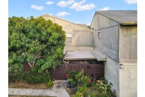 6 Crossings Cir, Boynton Beach, FL 33435, Sold 04/20/23