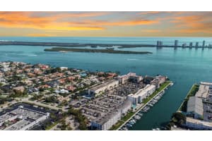 109 Paradise Harbour Boulevard 305