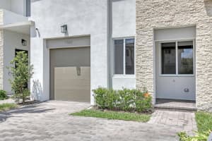 1520 Pioneer Way Royal Palm Beach, FL 33411 Sold 06/02/23