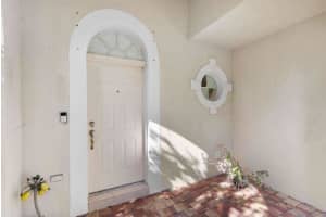 8039 Murano Circle Palm Beach Gardens, FL 33418 Sold 05/23/23