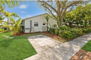 122  Rosewood Circle Jupiter, FL 33458 Sold 05/26/23