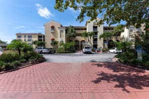 700  Uno Lago Drive   305, Juno Beach, FL 33408 Sold 10/20/23