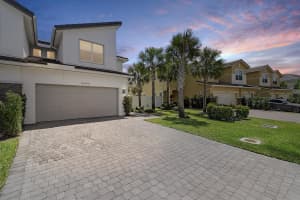 4340 Lago Dr, Lighthouse Point, FL 33064, Sold 05/18/23