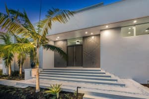 823 W Oyster Lane, Lantana, FL 33462 Sold 03/04/24