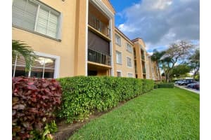 135  Yacht Club Way   105 Hypoluxo, FL 33462 Sold 06/01/23