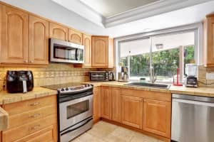 407 Sw 7th Terrace Boca Raton, FL 33486 Sold 05/17/23