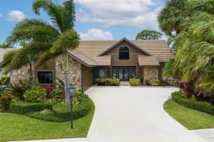 2707  Biarritz Drive, West Palm Beach, FL 33410 Sold 11/09/23