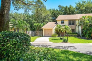 1007  Raintree Lane, Palm Beach Gardens, FL 33410 Sold 07/06/23