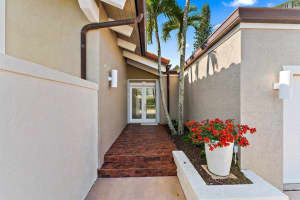 102 Sandpiper Circle W Jupiter, FL 33477 Sold 07/14/23