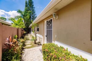 5215 Grande Palm Circle Delray Beach, FL 33484 Sold 06/16/23