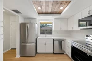 400  18th Street   J8, Vero Beach, FL 32960 Sold 09/22/23