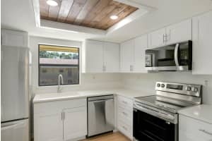 400  18th Street   J8, Vero Beach, FL 32960 Sold 09/22/23