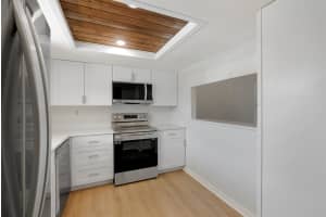 400  18th Street   J8, Vero Beach, FL 32960 Sold 09/22/23