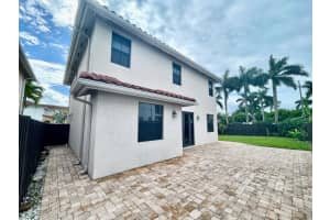 1008 Nw 99th Avenue 1008 Miami, FL 33172 Sold 06/21/23