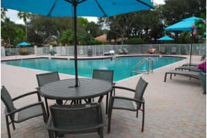 205 E Tall Oaks Circle, Palm Beach Gardens, FL 33410 Sold 08/10/23