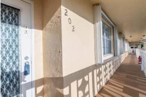 1421 Nw 19th Terrace 202, Delray Beach, Fl 33445 Delray Beach, FL 33445 Sold 06/27/23