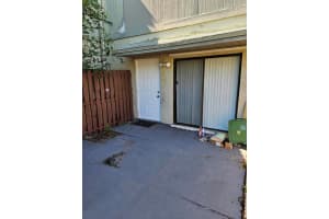20 Crossings Circle B Boynton Beach, FL 33435 Sold 06/12/23