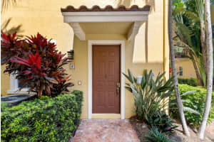 65 SE 5th Avenue   J, Delray Beach, FL 33483 Sold 09/12/23