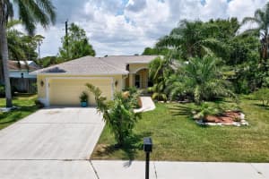 471  High Hawk Circle, Vero Beach, FL 32962 Sold 06/29/23