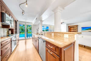 102 Half Moon Circle C2 Hypoluxo, FL 33462 Sold 06/28/23