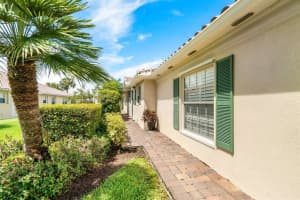8439 Saint Johns Court Wellington, FL 33414 Sold 07/14/23