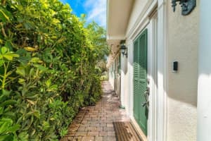 8439 Saint Johns Court Wellington, FL 33414 Sold 07/14/23