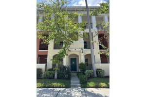724 SW 1st Avenue, Pompano Beach, FL 33060 Sold 07/28/23