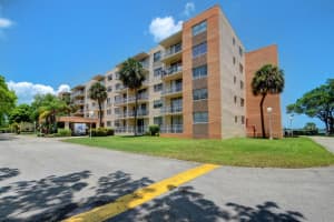 480  Executive Center Drive   2c, West Palm Beach, FL 33401 Sold 09/05/23