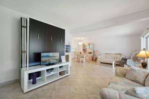 2855 S Garden Drive   212, Palm Springs, FL 33461 Sold 07/07/23