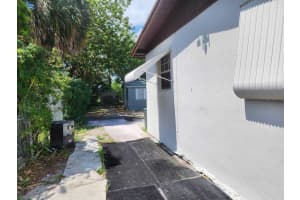 1366  10th Street, West Palm Beach, FL 33401 Sold 08/08/23