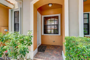 176 W Astor Circle Delray Beach, FL 33484 Sold 06/20/23