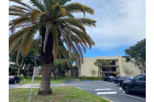 5220 Las Verdes Circle 209, Delray Beach, FL 33484 Sold 02/23/24