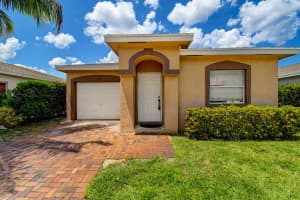 551 E Ridge Circle  S, Boynton Beach, FL 33435 Sold 09/11/23