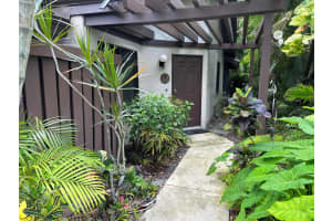 10015  Shadywood Place, Boynton Beach, FL 33437 Sold 04/17/24