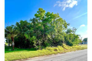 846 19th Street SW, Vero Beach, FL 32962 - MLS#R10893597