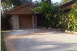 19905 NE 10th Place Way, Miami, FL 33179 Sold 10/18/23