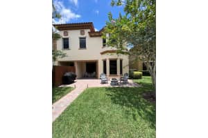 10421  Wellington Parc Drive, Wellington, FL 33449 Sold 07/21/23