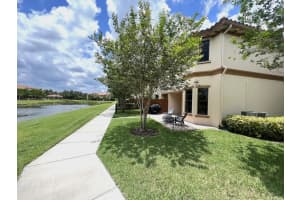 10421  Wellington Parc Drive, Wellington, FL 33449 Sold 07/21/23