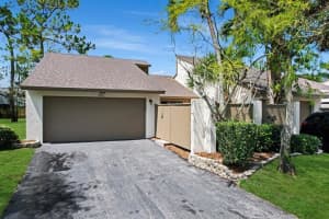 352  Wood Dale Drive, Wellington, FL 33414 Sold 07/12/23