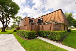 2818  28th Lane, Greenacres, FL 33463 Sold 08/09/23